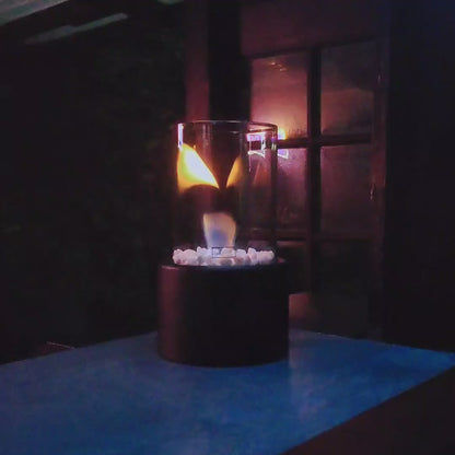 Hyggeflamme to go, Bordpejs, mini pejs, Hyggelig stemning, varme flammer, skøn musik, hvide deko sten, brand Hyggelounge, stilfuld